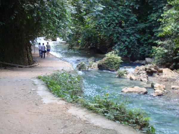 kawasan falls in cebu