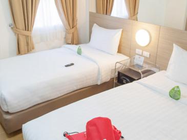 tune hotel aseana city_twin room