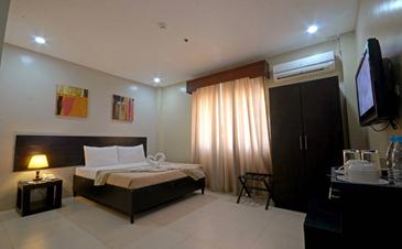 holiday suites palawan_superior room