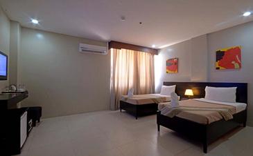 holiday suites palawan_superior room2