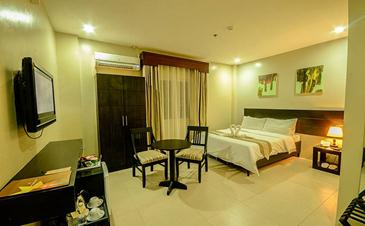 holiday suites palawan_deluxe room2