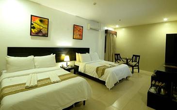 holiday suites palawan_family room