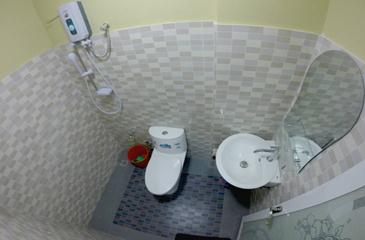 midtown inn batanes_bathroom