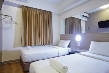 red planet hotel amorsolo - room3
