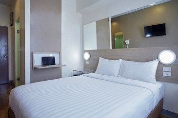 red planet hotel amorsolo - room4