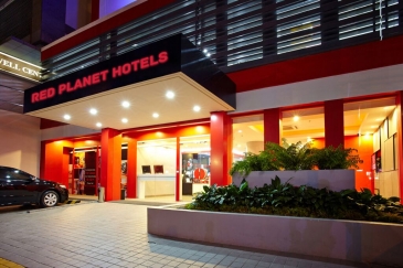 red planet hotel quezon city - entrance