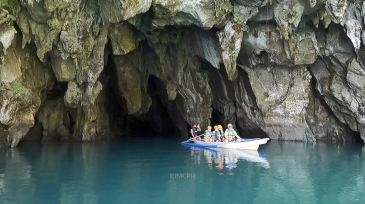 UNDERGROUND RIVER TOUR - MOUTH OF THE CAVE