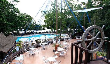 dakak resort_bar and swimming pool