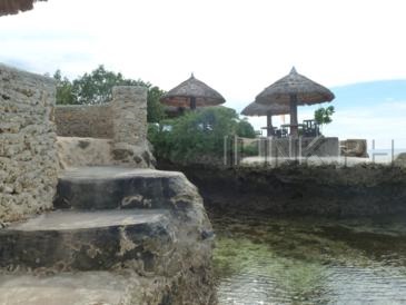 mangodlong rock resort_beach