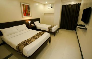 main hotel and suites cebu_triple room family