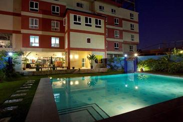 the henry hotel cebu_swimming pool
