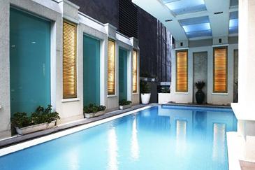 discovery suites ortigas_pool