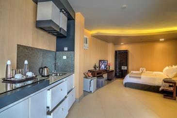 eloisa royal suites_suite room2