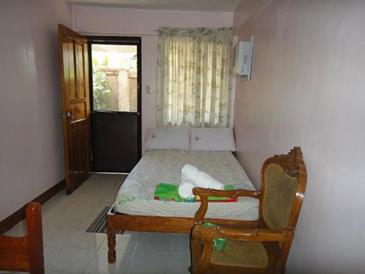 coron sunrise inn_room