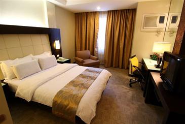 circle inn bacolod_standard room2