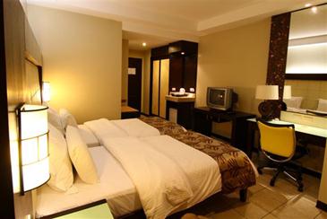 circle inn bacolod_deluxe room