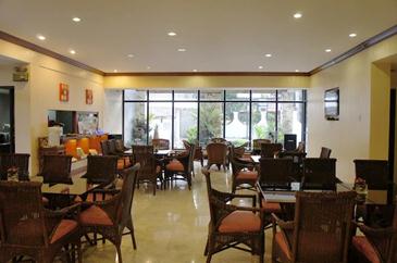 vacation hotel cebu_cafe lyric