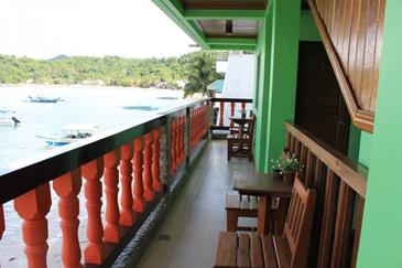 nido bay inn_veranda