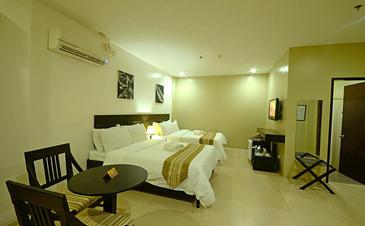 holiday suites palawan_family room