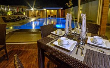 holiday suites palawan_pool