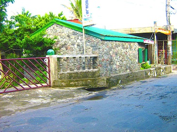 shanedel's inn batanes_entrance