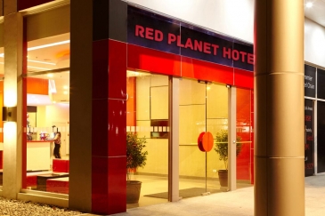 red planet hotel aseana-entrance
