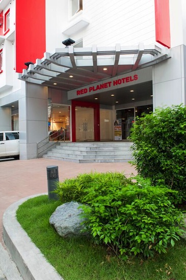 red planet hotel makati