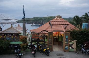 octagon bed and dine batanes_entrance