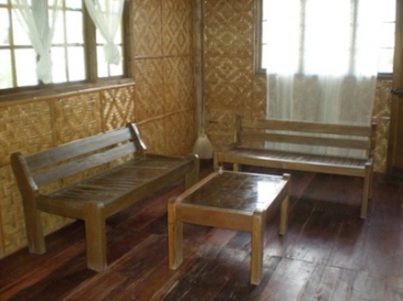 whites and greens resort_family room