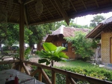 whites and greens resort_grounds