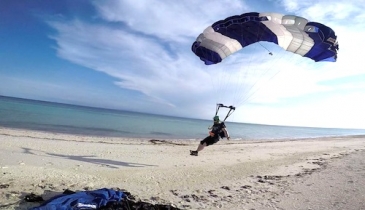 skydiving in cebu_landing