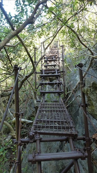 taraw cliff el nido steps