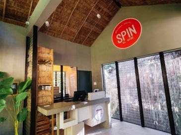 spin hostel el nido_front desk