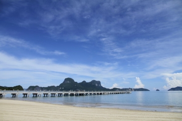 lio beach and jetty port