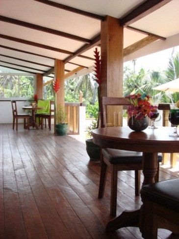 jonys beach resort_common veranda