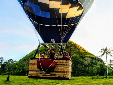 hot air balloon bohol chocolate hills