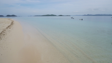 coron reefs and wrecks tour - pass island2