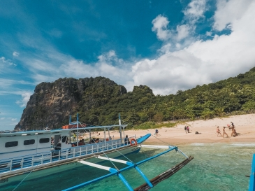 helicopter island beach