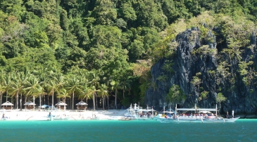 seven commandos beach
