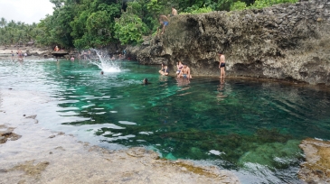 magpupungko rock siargao