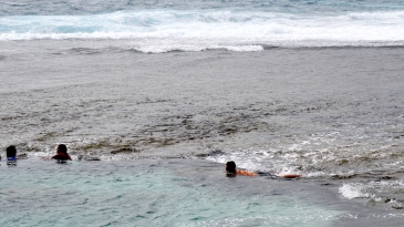 magpupungko rock siargao tour