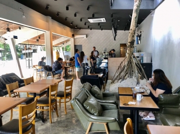 siargao la luna_coffee shop exterior