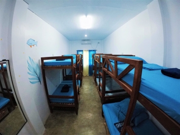 tres islas hostel