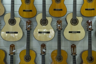 cebu city tour package_alegre guitar