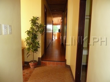 mount tapyas hotel_hallway