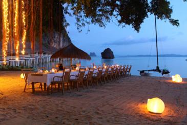 apulit resort_dinner by beach