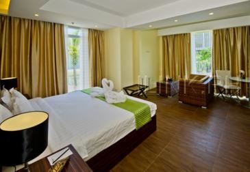 aziza hotel palawan_guest room