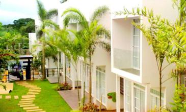 aziza hotel palawan_grounds