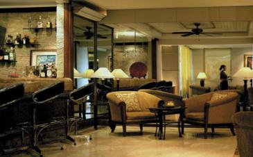 traders hotel manila_lobby lounge