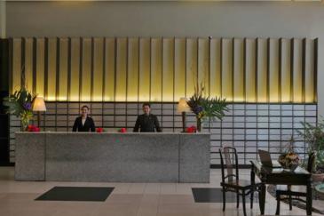 malayan plaza hotel_front desk